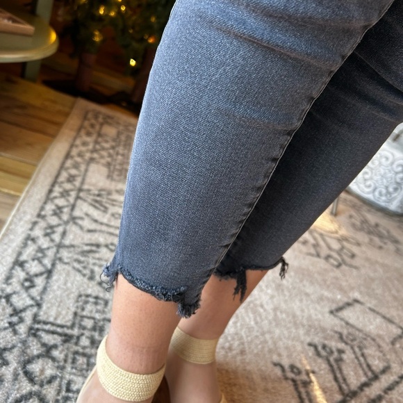 American eagle dark gray/blue women jeans, size 8 short, pre loved, stretch - Picture 3 of 11